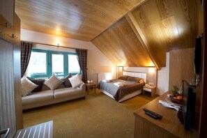 办公桌、免费婴儿床、免费 WiFi