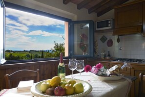 Dining - Villa il Borraccio. Dependance Begonia, piscina con vista sui colli del Chianti (Tavarnelle Val di Pesa)