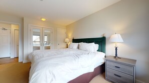 1 bedroom, iron/ironing board, internet, bed sheets