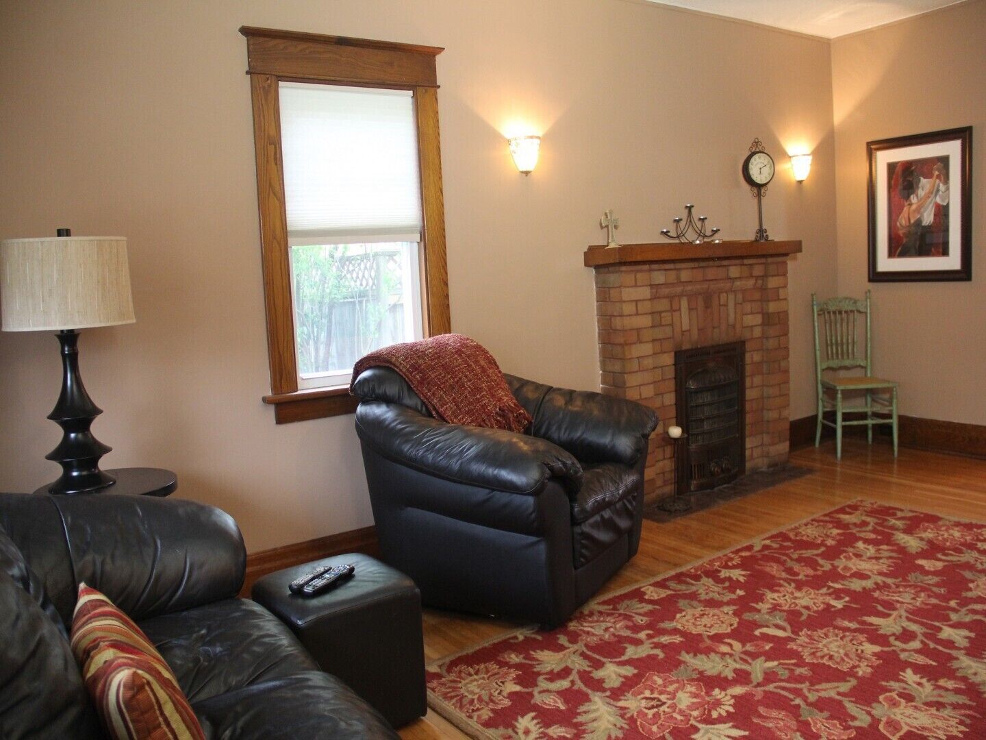 TV, DVD-spiller, bøker og filmbibliotek