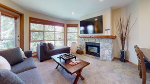 Téléviseur, foyer, lecteur de DVD