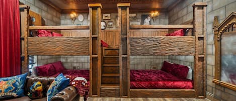 9 bedrooms, iron/ironing board, WiFi, bed sheets
