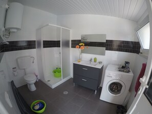 Douche, serviettes fournies