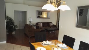 Villa Luxury, 4 camere da letto, accessibile ai disabili, lato piscina | Pasti in camera