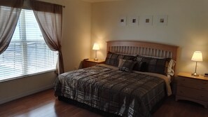 Villa Luxury, 4 camere da letto, accessibile ai disabili, lato piscina | 1 camera, biancheria da letto di alta qualità, ferro/asse da stiro