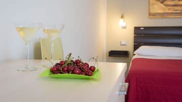 1 bedroom, in-room safe, desk, iron/ironing board