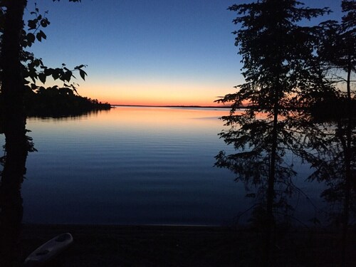 Rustic Beach Cabin on Rainy Lake, Fort Frances Ontario