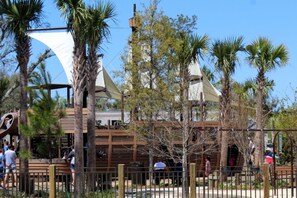 Exterior - Coastal villa with 8 min walk to the beach, spacious, & charming in Shipyard  (Hilton Head Island)