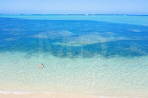 Una playa cerca, toallas de playa