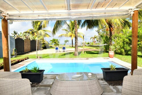 Chalet Cardinal, private pool and lonely beaches