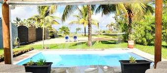 Chalet Cardinal, private pool and lonely beaches