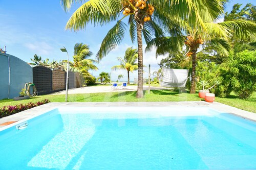 Chalet Cardinal, private pool and lonely beaches