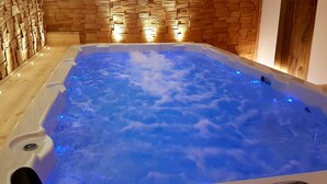 Badstue, tyrkisk bad/hamam, kroppsbehandlinger og aromaterapi