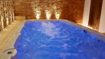 Een sauna, een Turks bad/hammam, lichaamsbehandelingen, aromatherapie