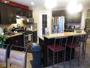 Fridge, microwave, stovetop, dishwasher