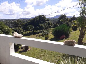 Property grounds - Charly's Place - Studio-Apartment with magnificent View (Calibishie)