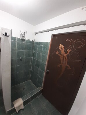 Shower, towels, soap, toilet paper - Charly's Place - Studio-Apartment with magnificent View (Calibishie)