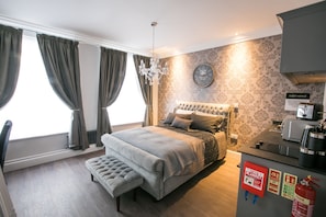 1 slaapkamer, een strijkplank/strijkijzer, wifi, beddengoed