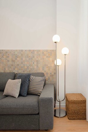 TV, offices - Liiiving in Porto - Invictus Bolhao Market (Porto)