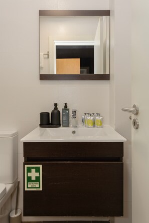 Dusch, hårtork och handdukar