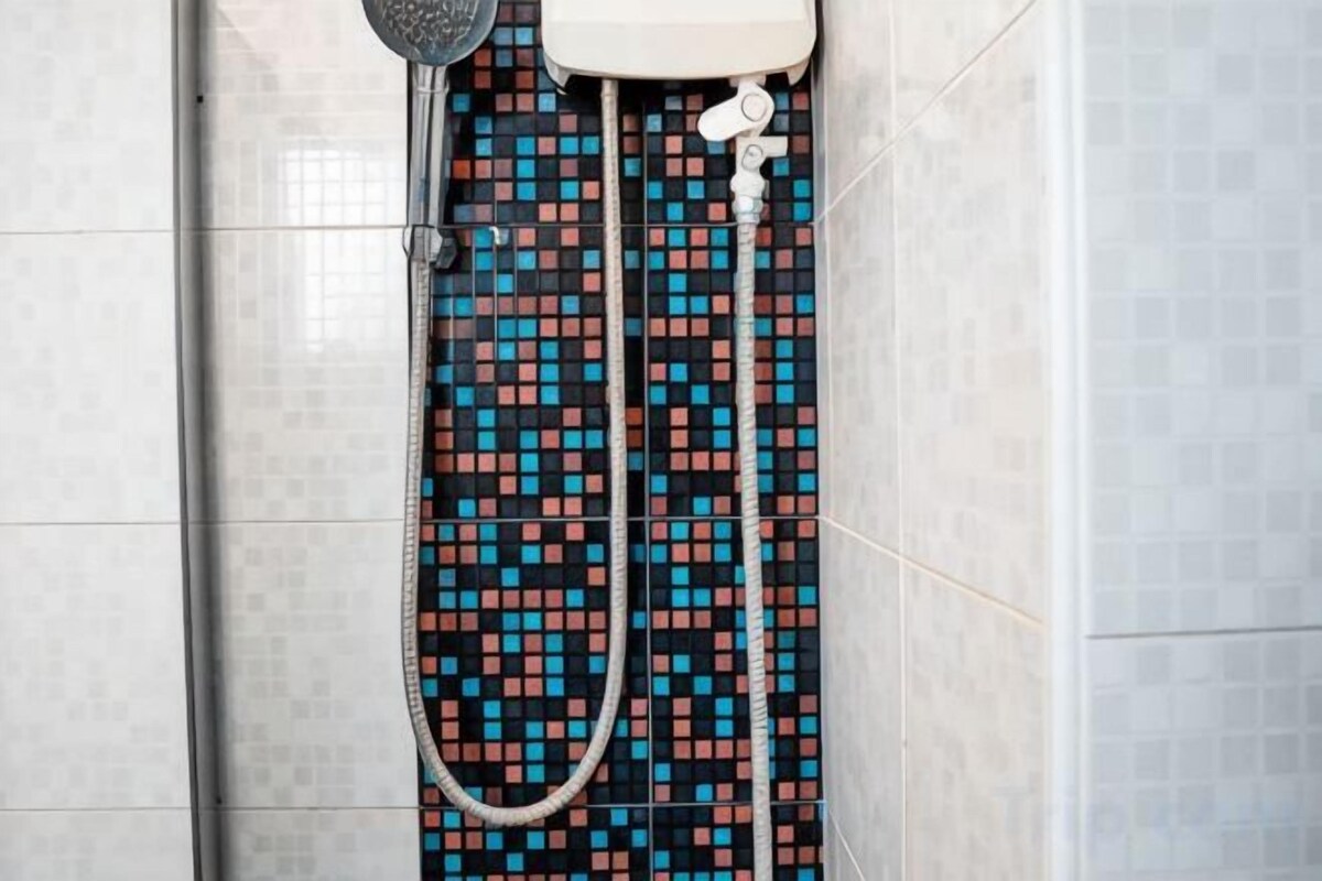 Een douche, gratis toiletartikelen, een haardroger, badjassen