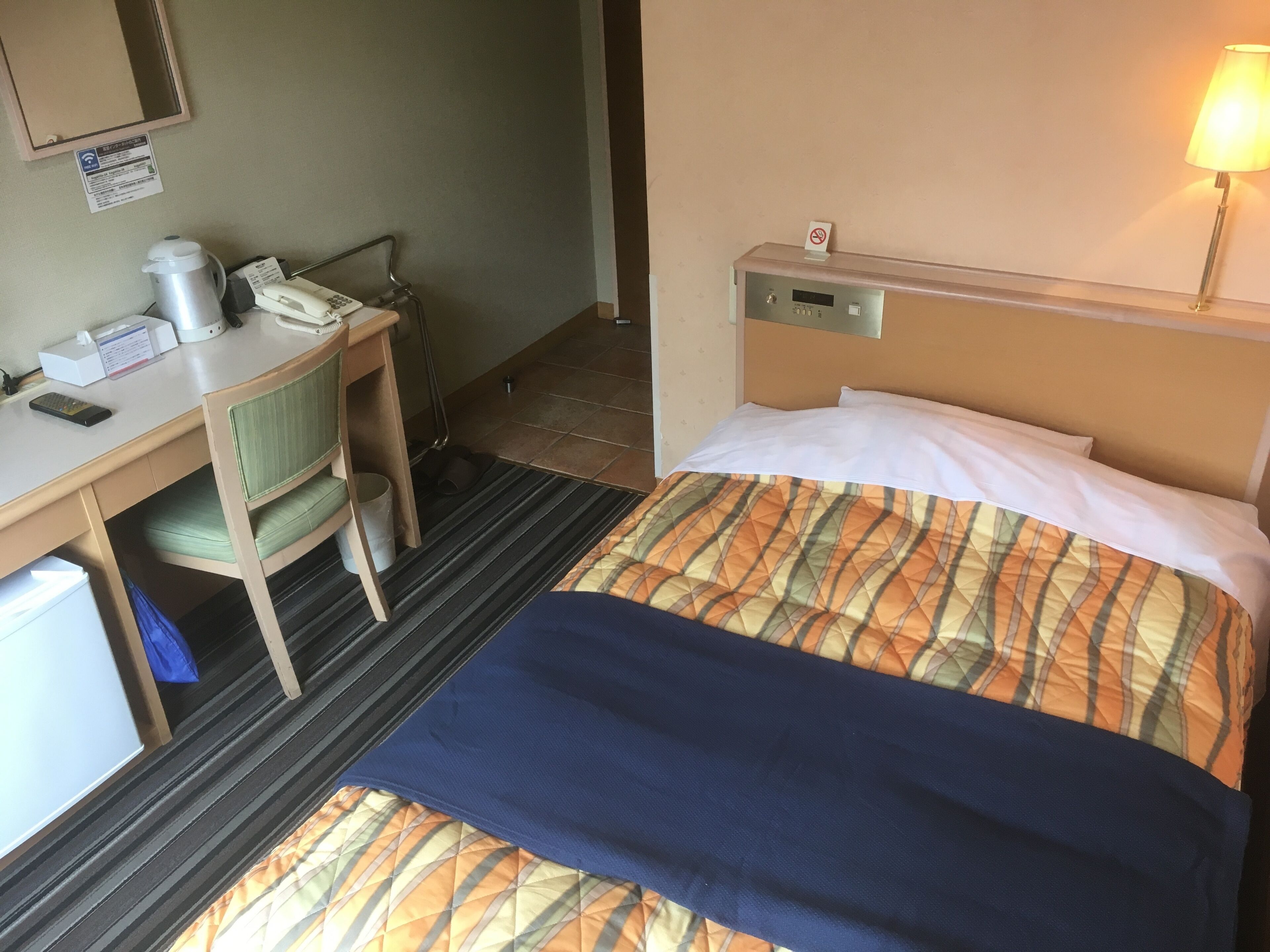 Cubrecamas, wifi gratis y ropa de cama 
