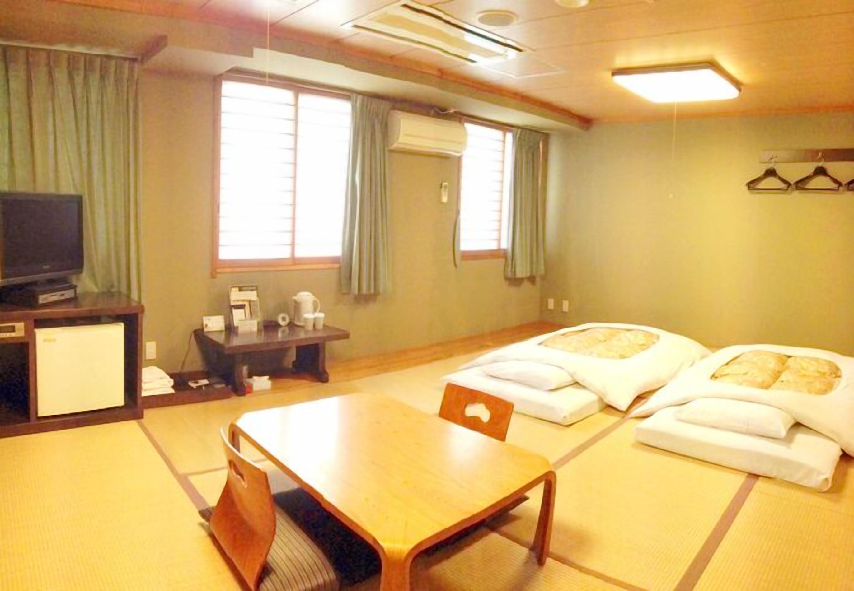 Down duvets, free WiFi, bed sheets
