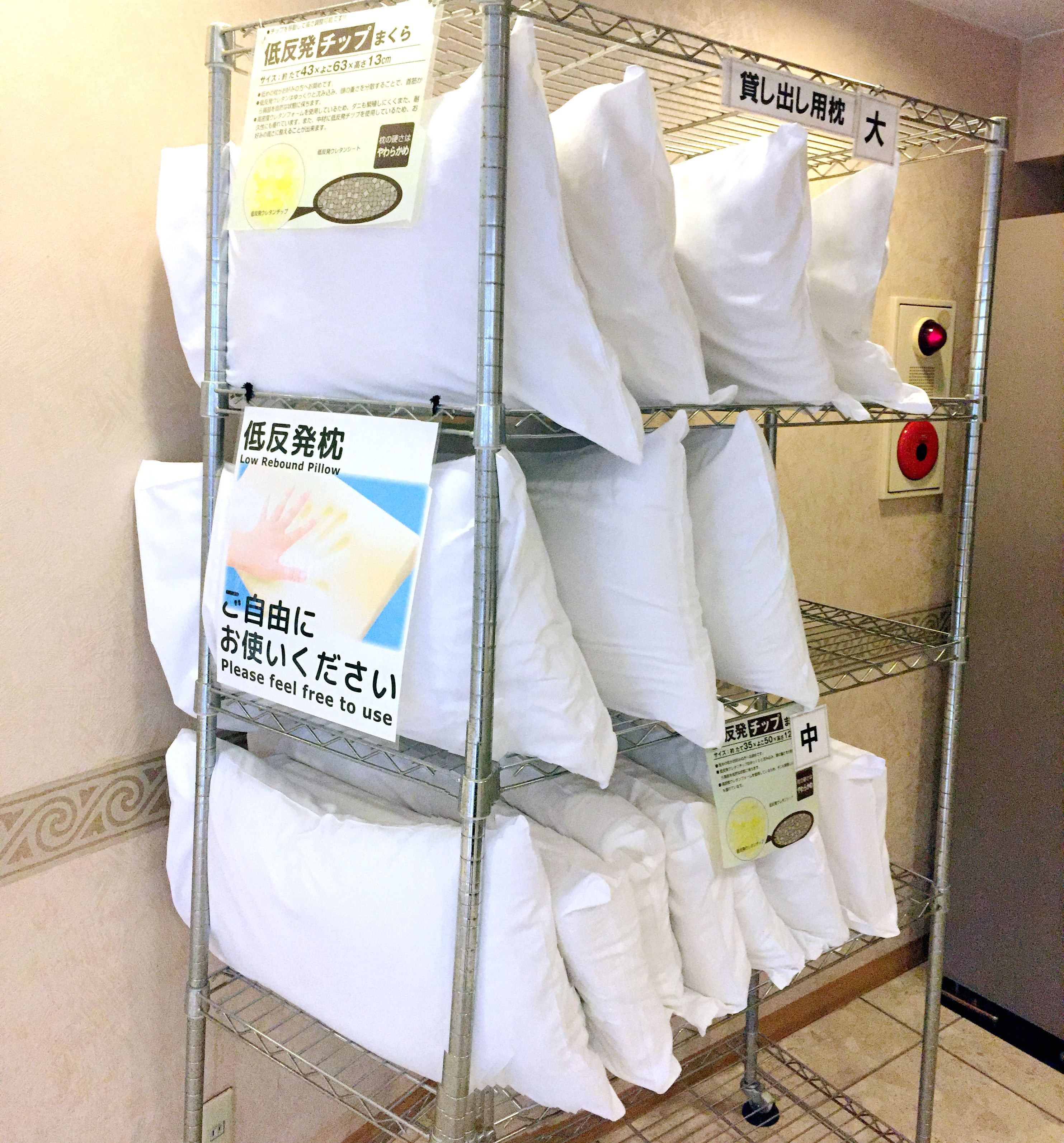 combined shower/bathtub, deep-soaking bathtub, free toiletries