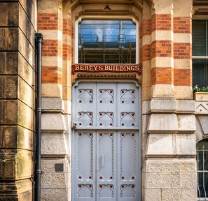 A building facade with a large, ornate door labeled 'BEREY'S BUILDINGS' and a window above it. - 1 LIVERPOOL LOFT (liverpool)
