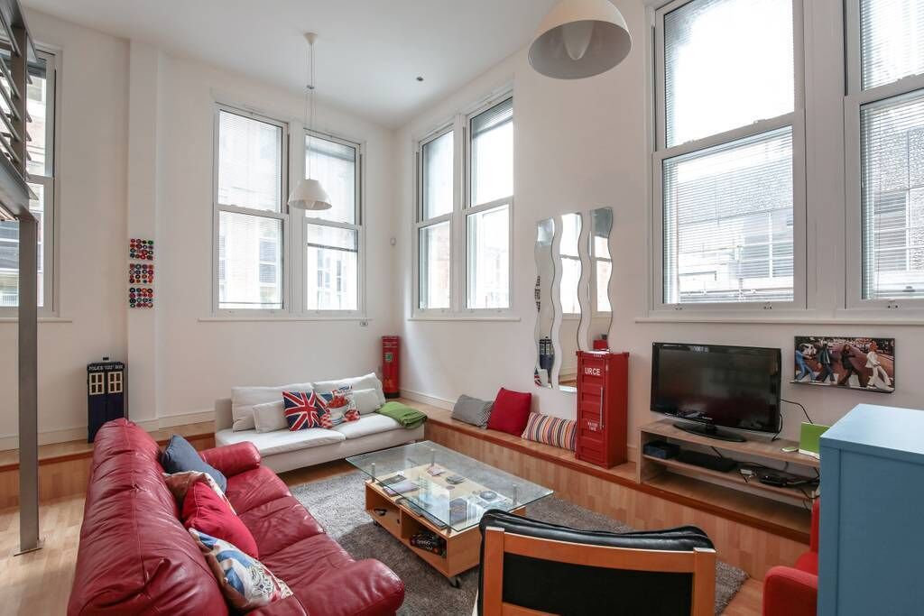 Una televisión, una videoteca