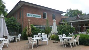 Tempat makan outdoor