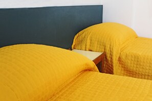 Cribs/infant beds