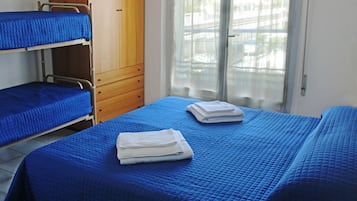 Quadruple Room | Cribs/infant beds