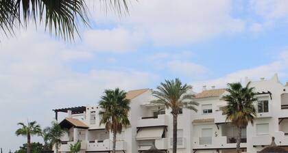 Luxe bas dans le meilleur quartier de Costa Ballena. PrĂšs du golf et de la plage