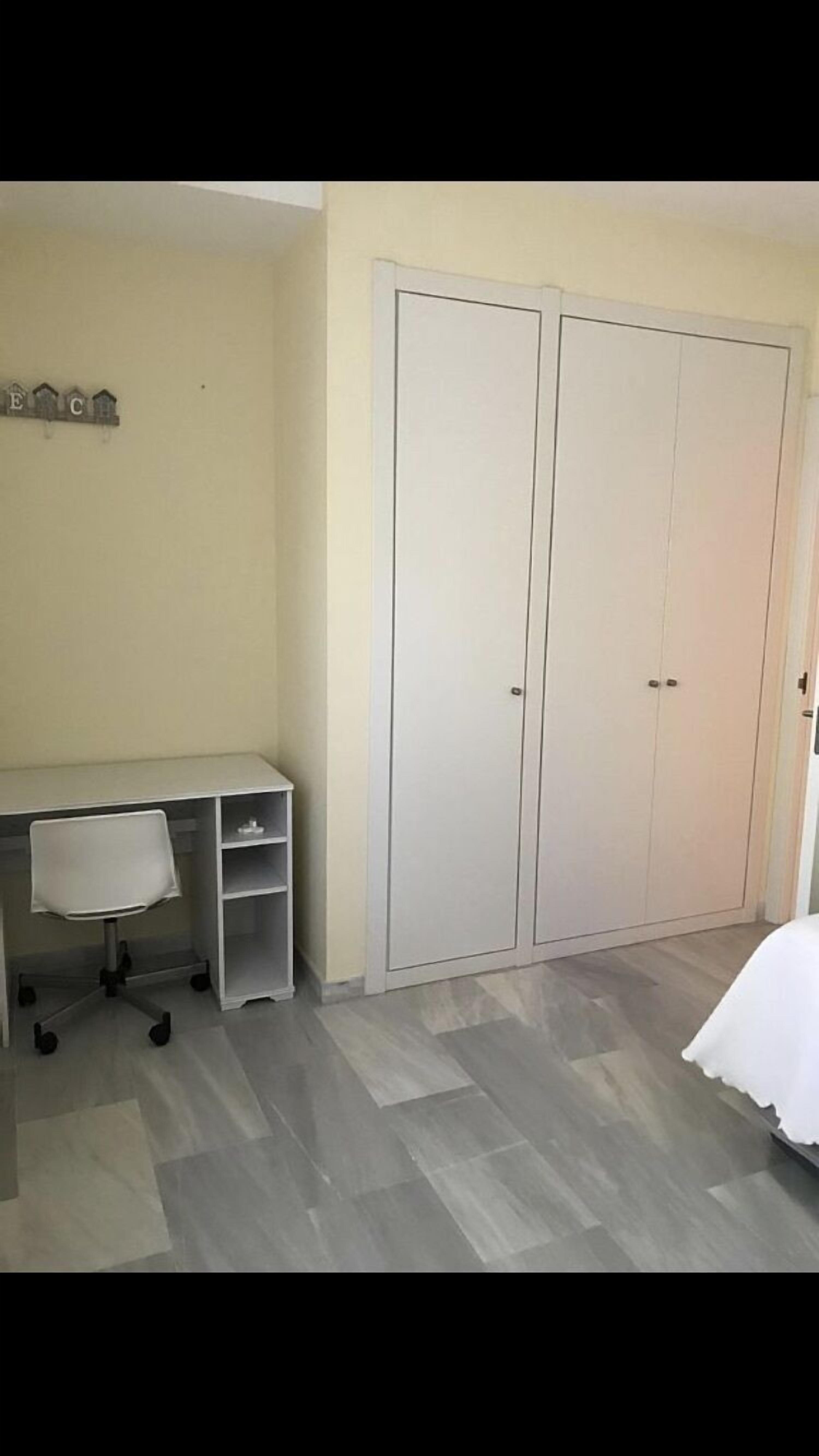 2 slaapkamers, een strijkplank/strijkijzer, gratis wifi, beddengoed