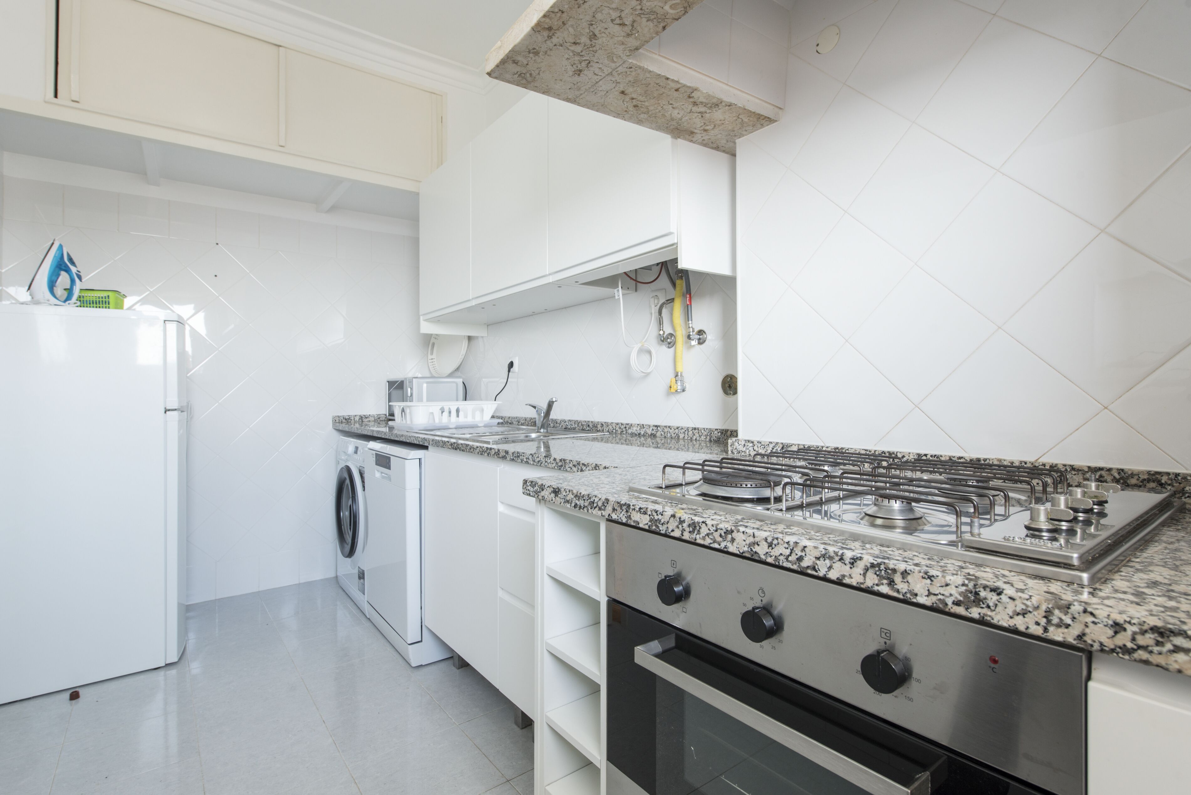 雪櫃、微波爐、焗爐、爐具