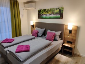 1 bedroom, desk, laptop workspace, free WiFi - Gästehaus Stock (Friedrichshafen)