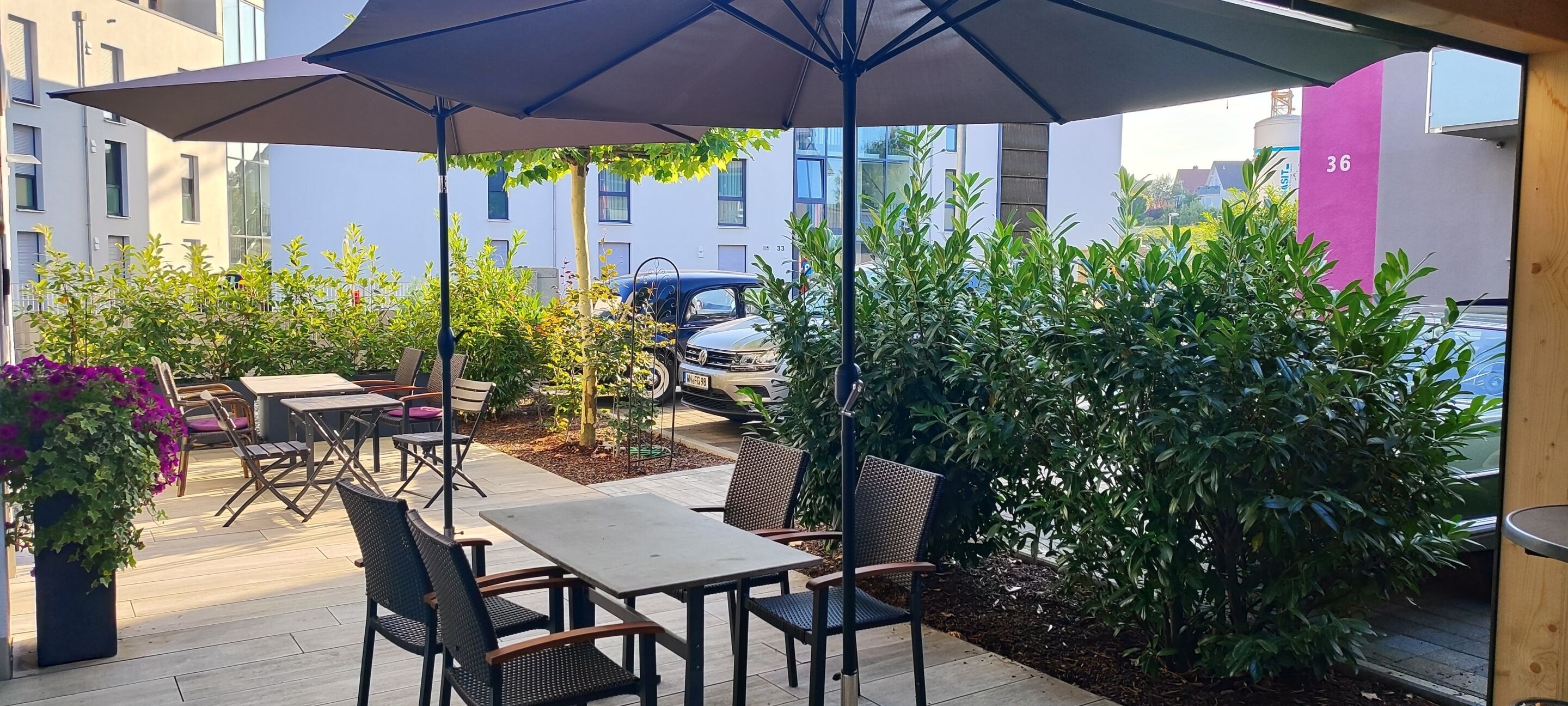 อาหารเช้าแบบบุฟเฟ่ต์ทุกวัน (EUR 14 ต่อคน)