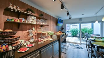 Daily buffet breakfast (EUR 14 per person)