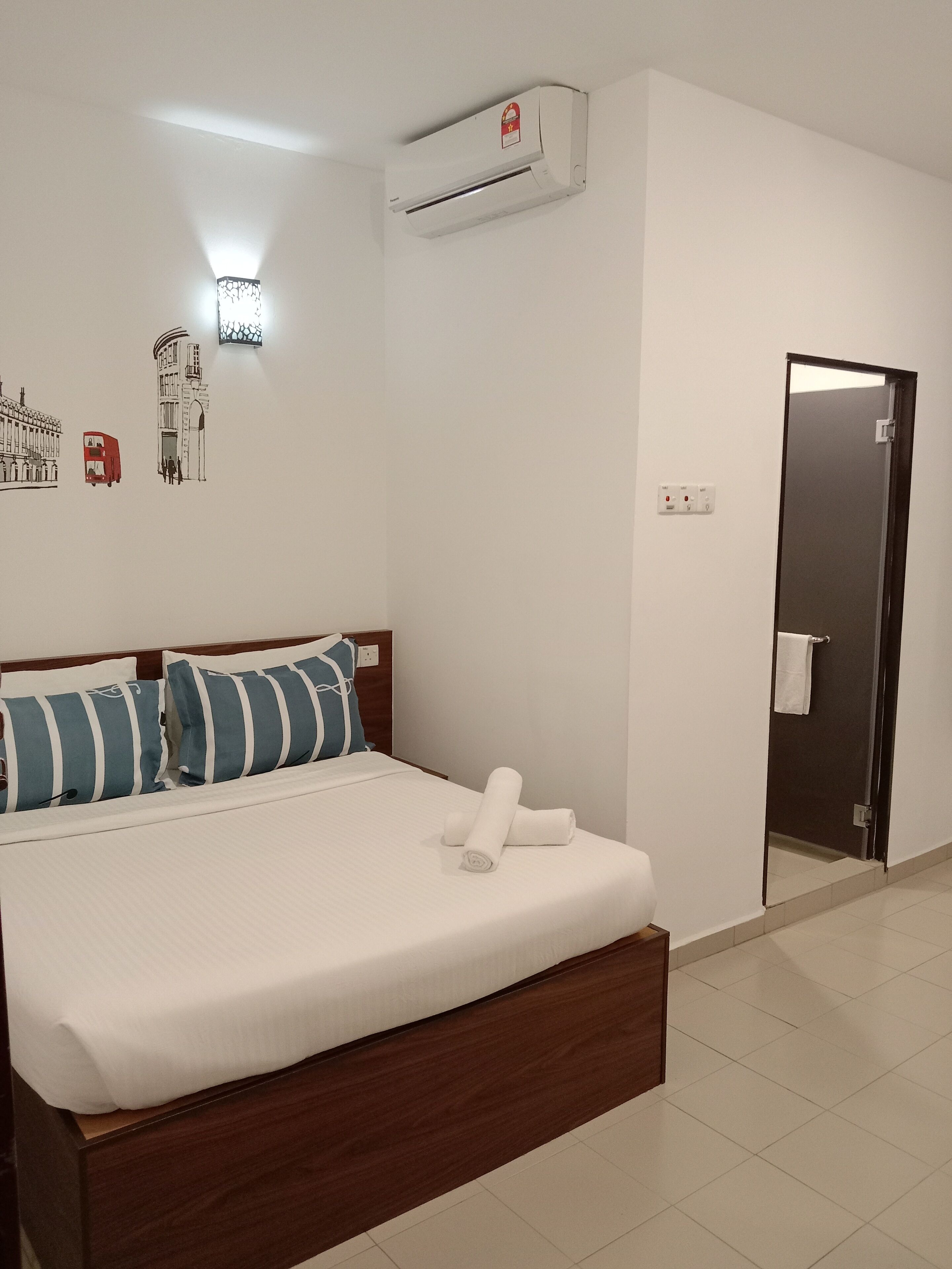 superior double room | 1 bedroom, desk, iron/ironing board, free wifi