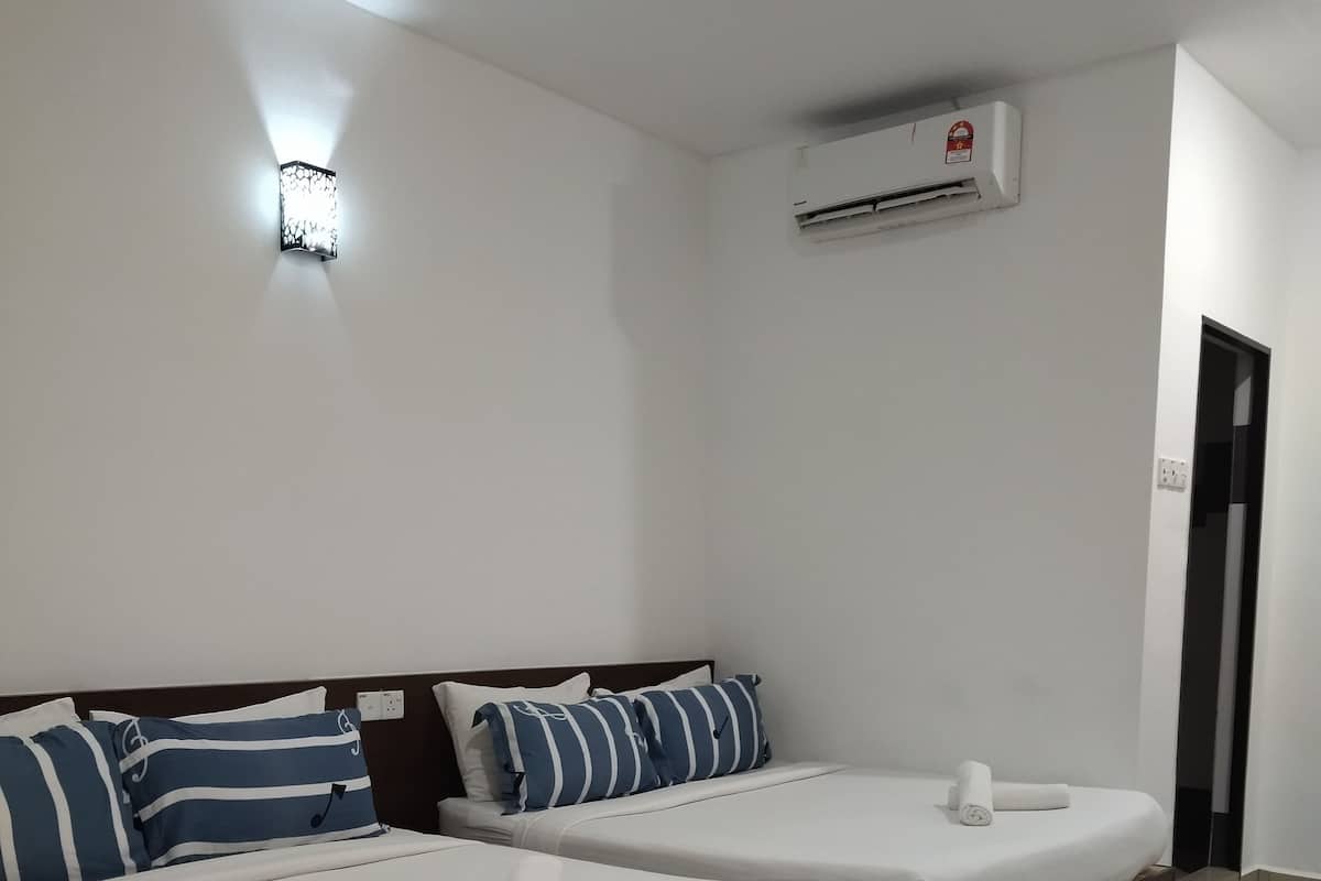 Standard Quadruple Room | Desk, iron/ironing board, free WiFi, bed sheets