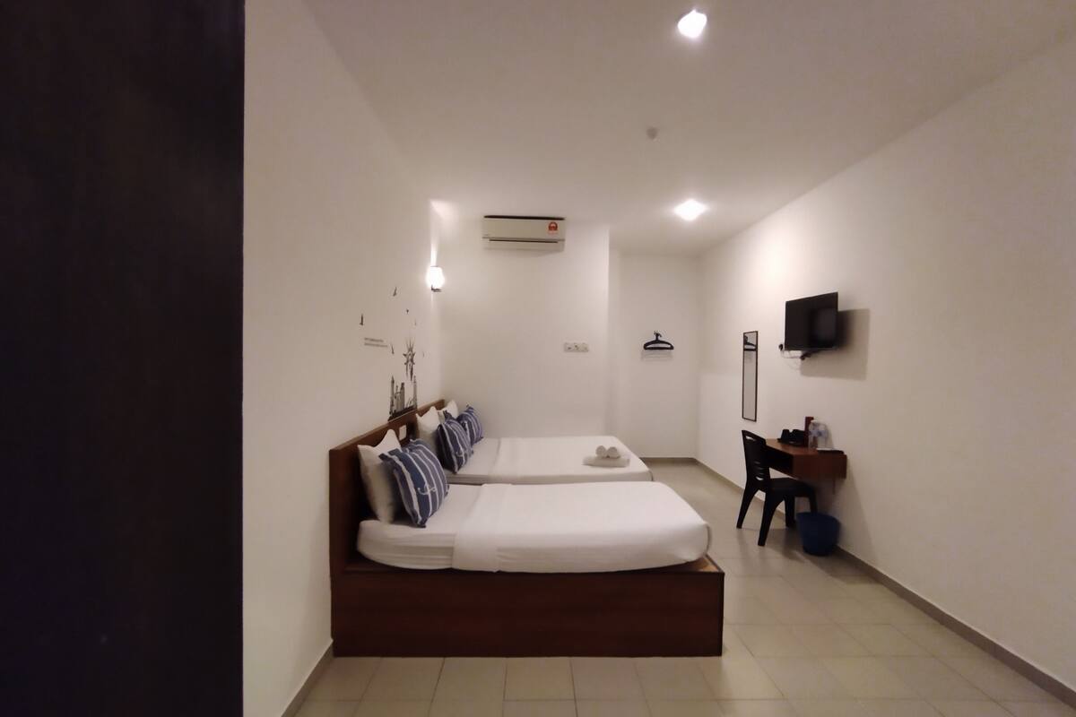 standard quadruple room | 1 bedroom, desk, iron/ironing board, free wifi