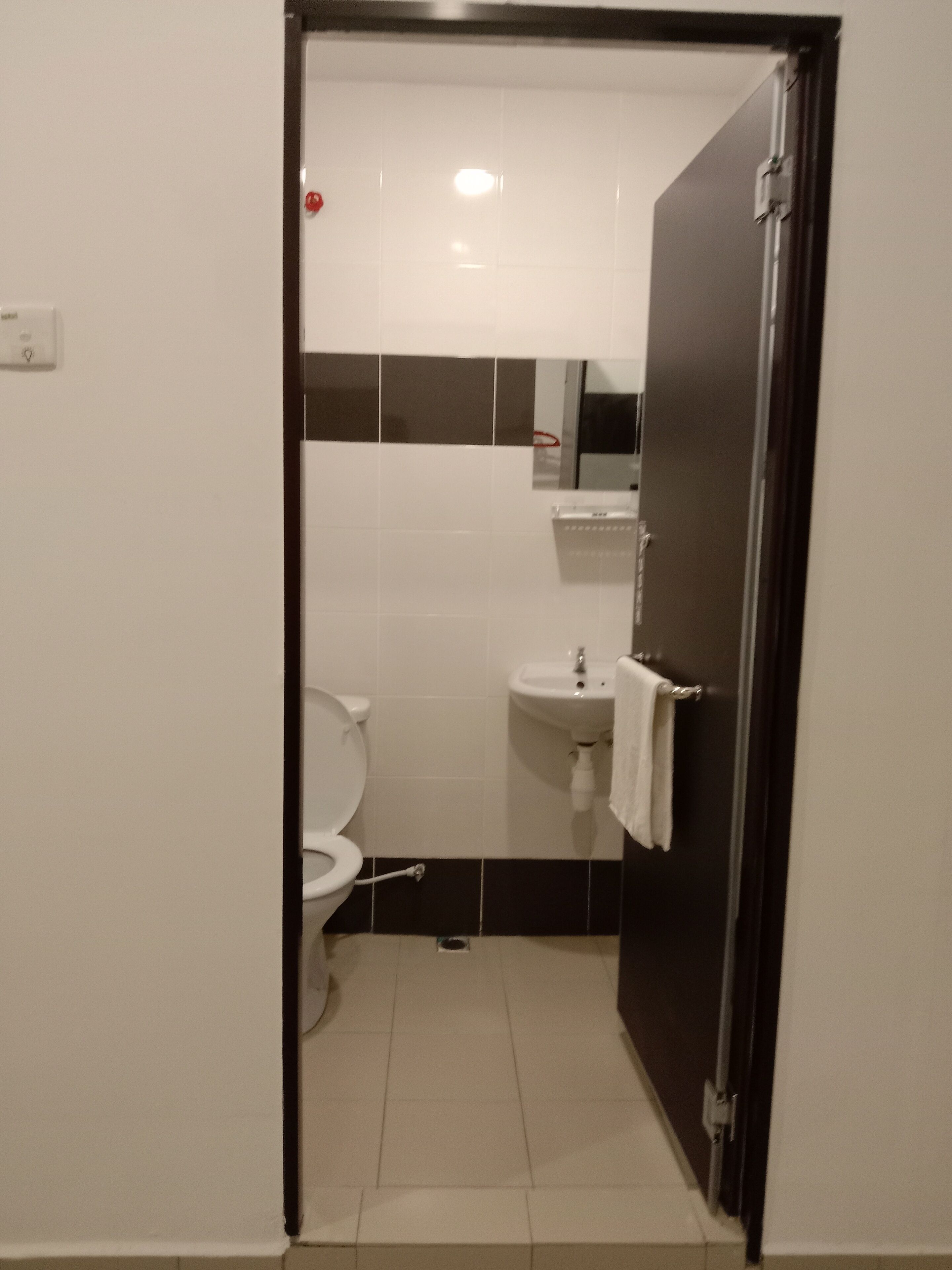 superior double room | bathroom | shower, free toiletries, hair dryer, towels