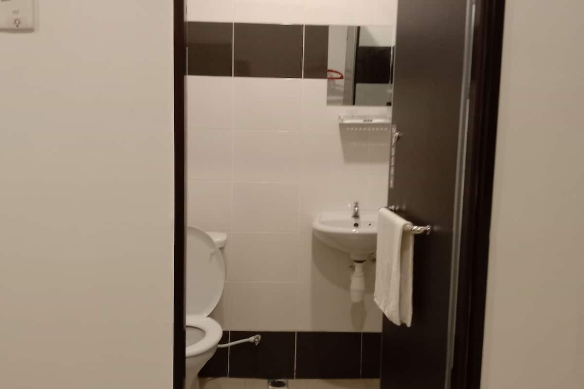 superior double room | bathroom | shower, free toiletries, hair dryer, towels