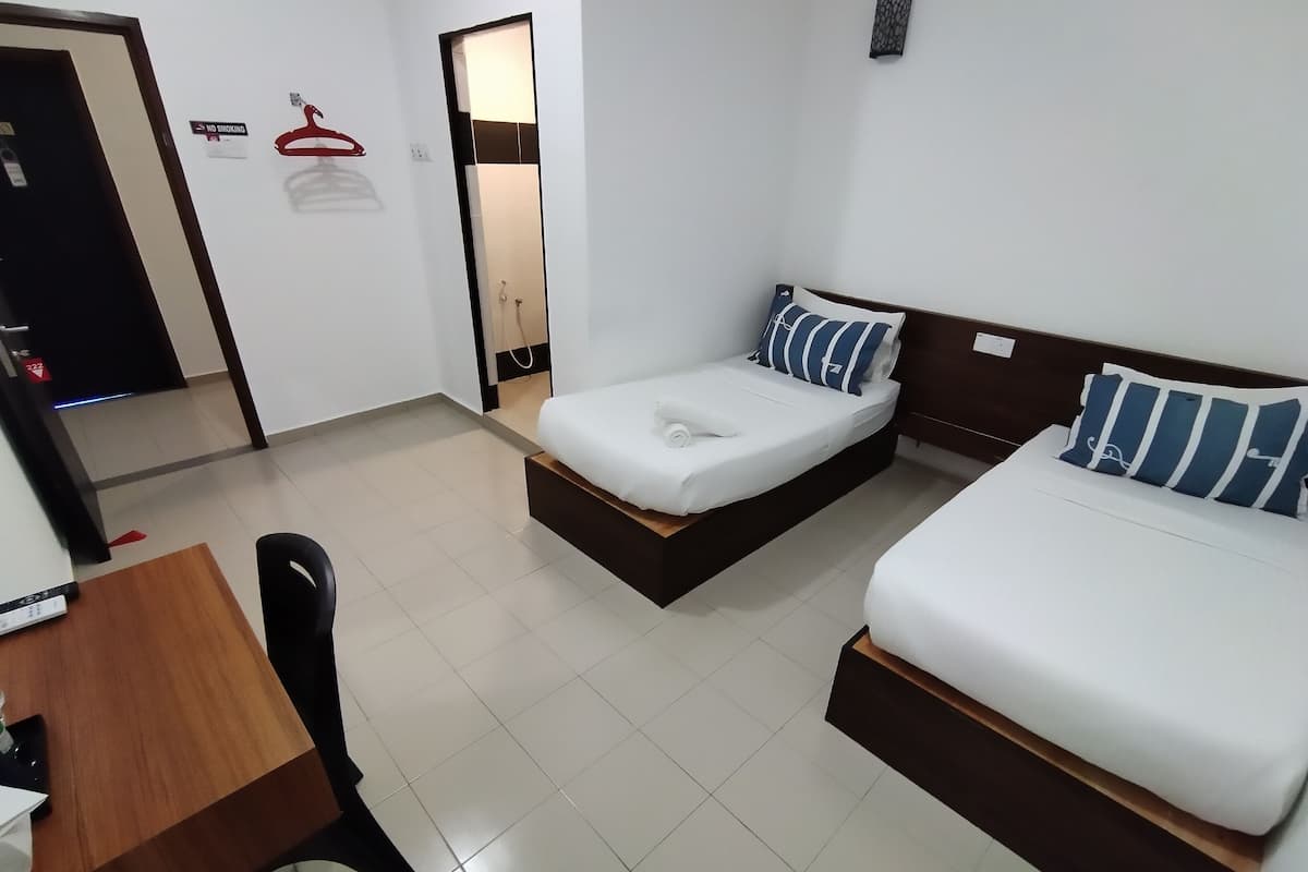Standard Twin Room | Desk, iron/ironing board, free WiFi, bed sheets