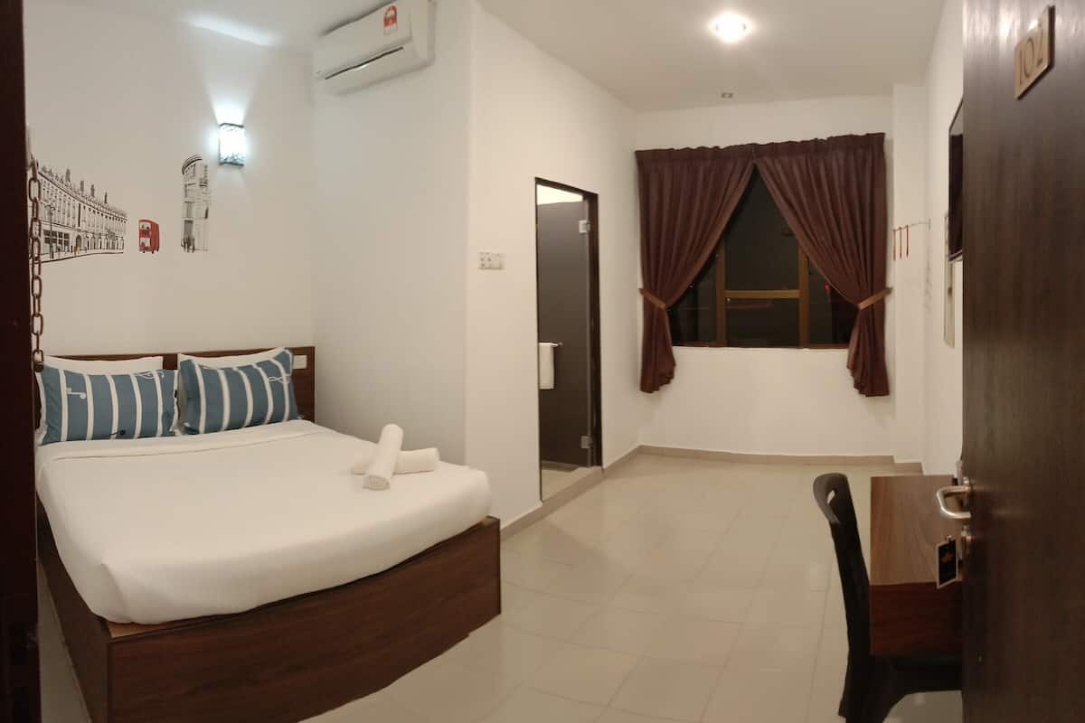 Superior Double Room | Desk, iron/ironing board, free WiFi, bed sheets