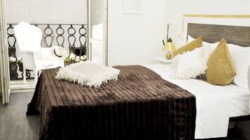 Triple Room | Premium bedding, minibar, desk, soundproofing