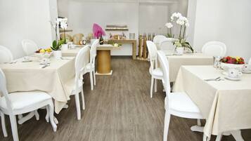 Free buffet breakfast