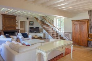 TV, fireplace, foosball, table tennis