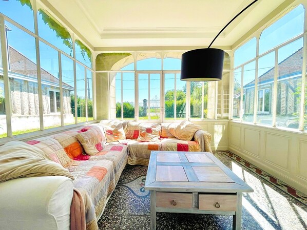 TV, fireplace, foosball, table tennis